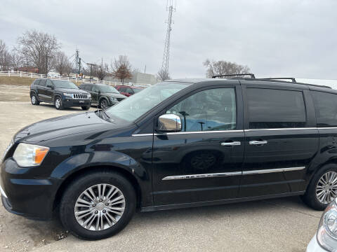 2013 Chrysler Town and Country for sale at Lanny's Auto in Winterset IA