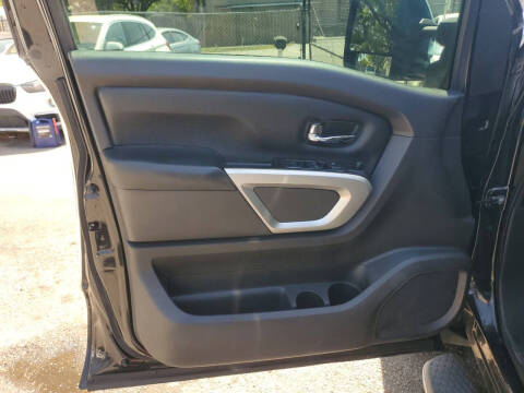 2017 Nissan Titan SV