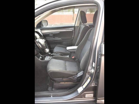 2016 Mitsubishi Outlander SE