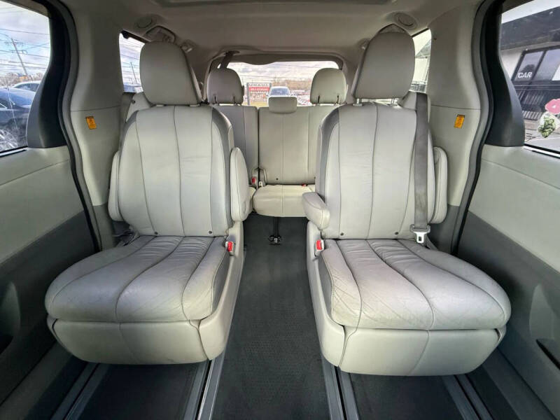 2013 Toyota Sienna Limited 7-Passenger