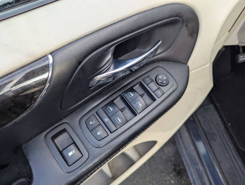 2014 Chrysler Town and Country Touring