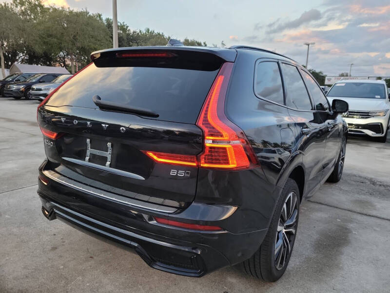 2023 Volvo XC60 B5 Plus Dark Theme