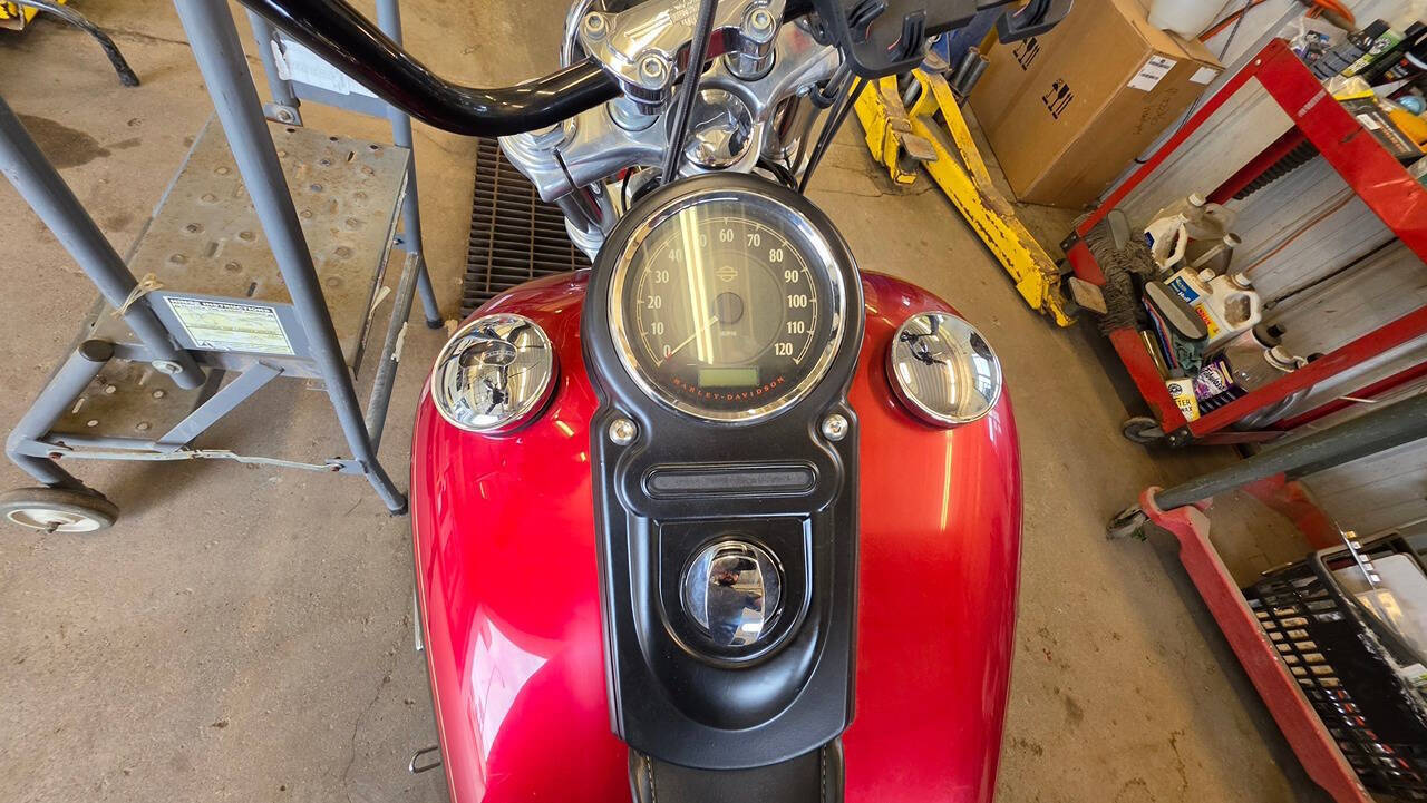 2013 Harley-Davidson Super Glide - Red exterior view 7