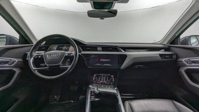 2023 Audi e-tron quattro Premium