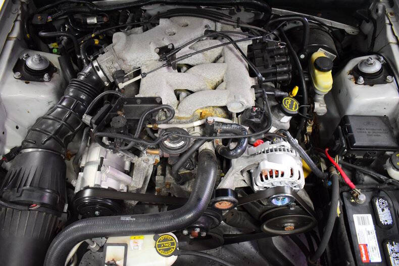 2004 Ford Mustang Deluxe