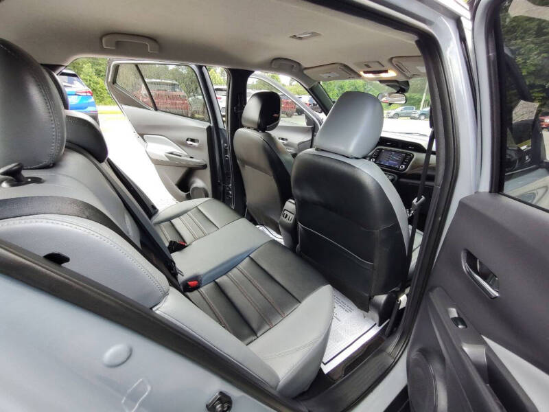 2021 Nissan Kicks SR