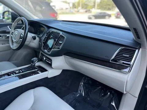 2017 Volvo XC90 T6 Momentum