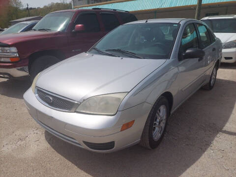 2005 Ford Focus for sale at LEE'S USED CARS INC in Ashland KY