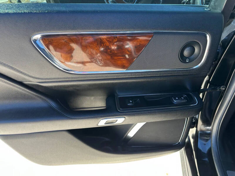 2017 Lincoln Continental Select