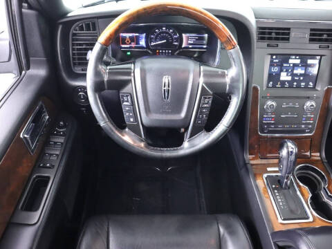 2016 Lincoln Navigator Select