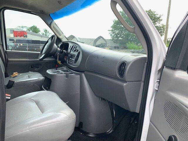 2005 Ford E-Series E-350 SD