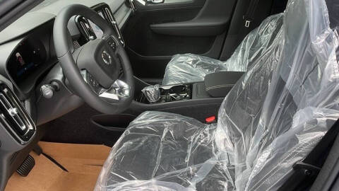 2026 Volvo XC40 B5 Ultra Black Edition