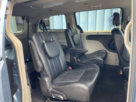 2016 Chrysler Town and Country Touring