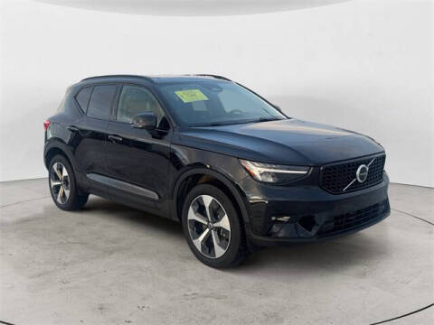 2023 Volvo XC40 B5 Plus Dark Theme