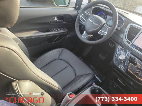 2026 Chrysler Pacifica Select