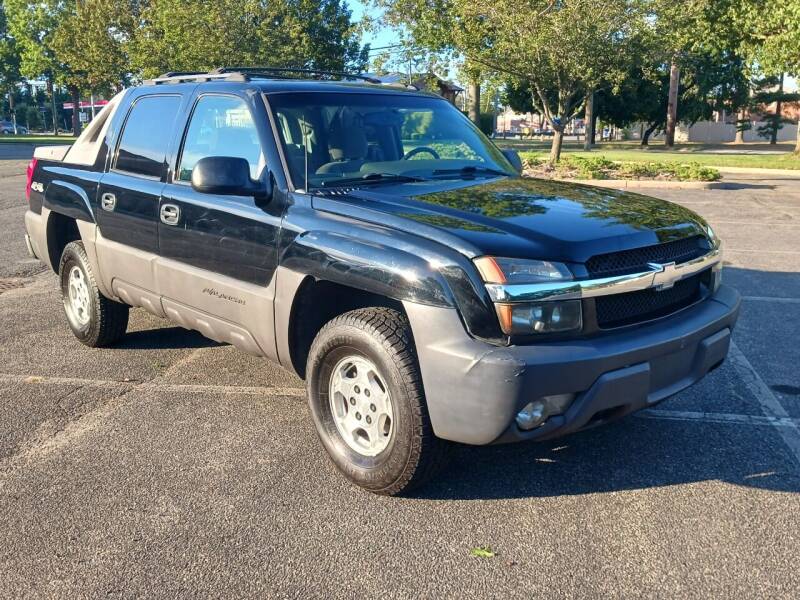 2005 Chevrolet Avalanche for sale at Viking Auto Group in Bethpage NY