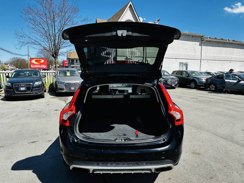 2015 Volvo V60 Cross Country T5