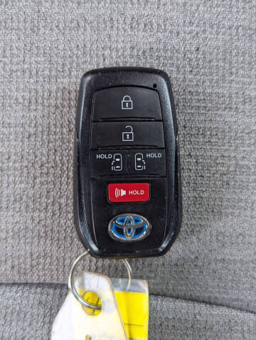 2023 Toyota Sienna LE 8-Passenger