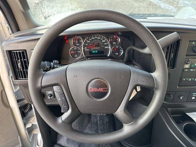2025 GMC Savana 3500