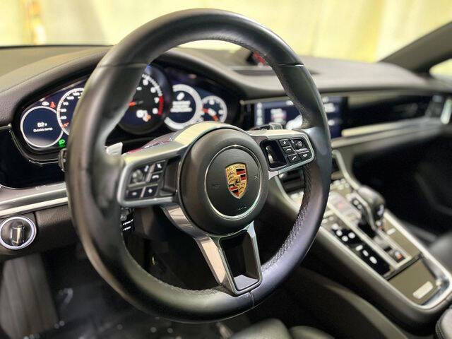 2018 Porsche Panamera 4