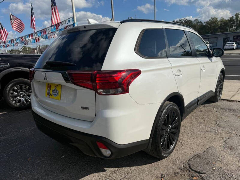 2020 Mitsubishi Outlander LE