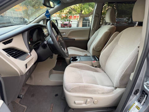 2015 Toyota Sienna LE 8-Passenger
