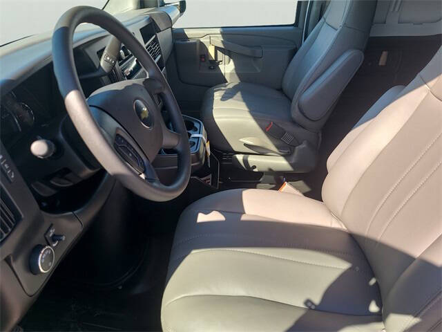 2025 Chevrolet Express 2500