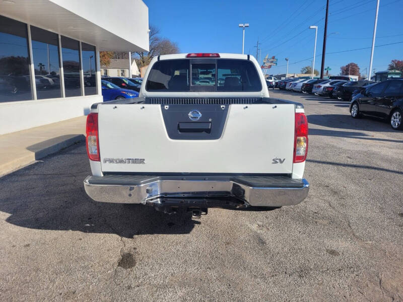 2016 Nissan Frontier SV photo 6