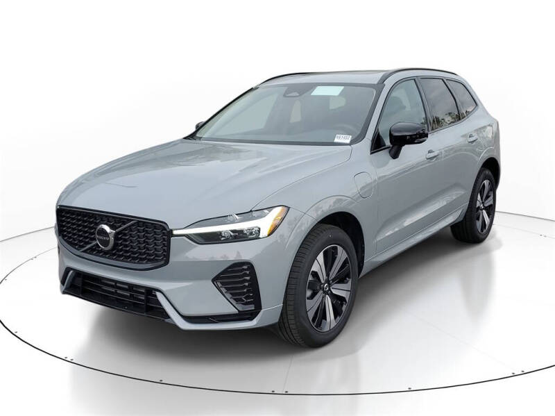 2025 Volvo XC60 T8 Core Dark Theme