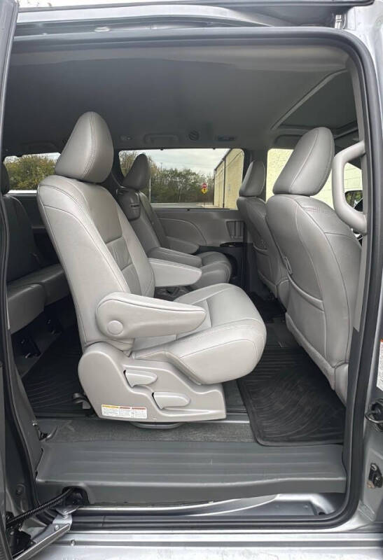 2016 Toyota Sienna XLE 8-Passenger