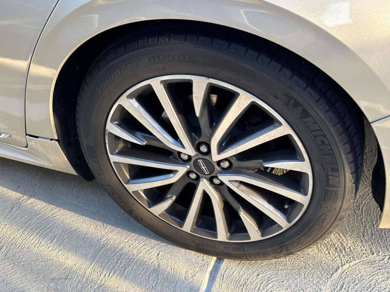 2017 Lincoln Continental Select