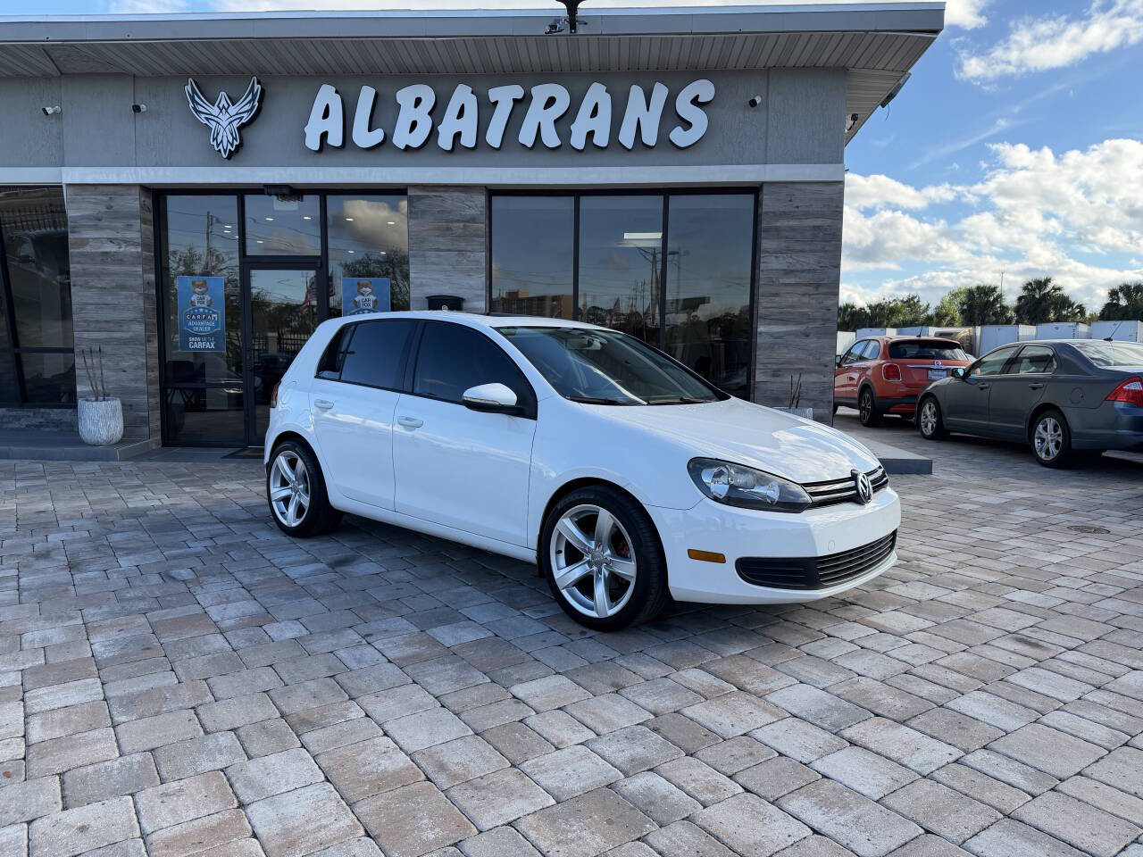 White 2010 Volkswagen Golf 2.5L 2.5L 4dr Hatchback 1