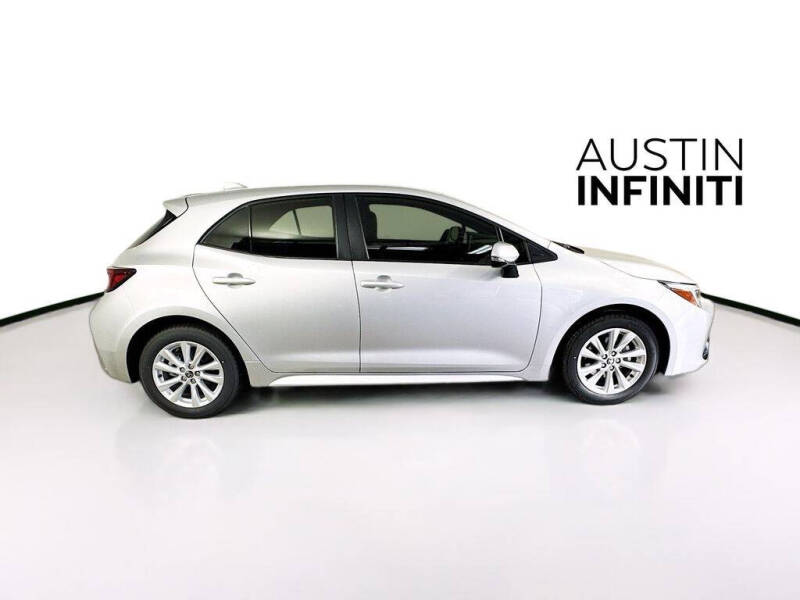 2025 Toyota Corolla Hatchback SE