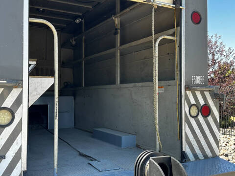 2012 Freightliner M2 106