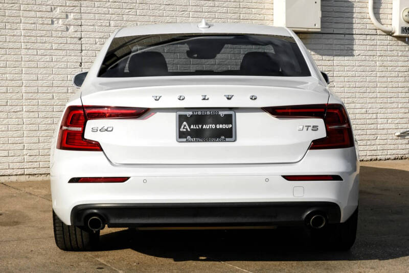 2020 Volvo S60 T5 Momentum