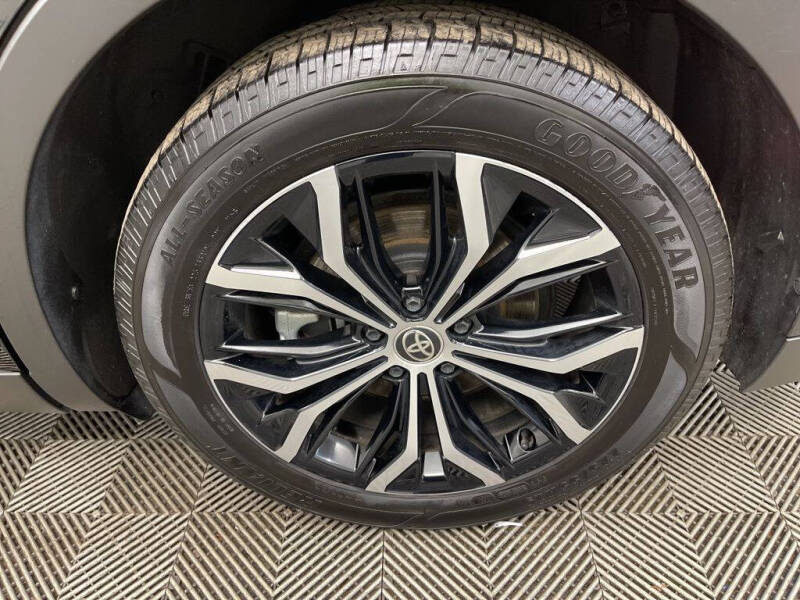 2023 Toyota Crown XLE