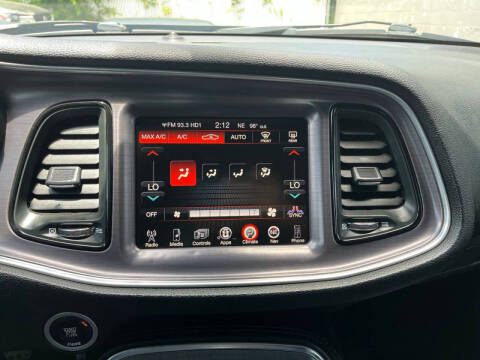 2015 Dodge Challenger R/T Shaker
