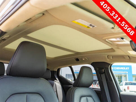 2023 Volvo XC40 B5 Plus Bright Theme