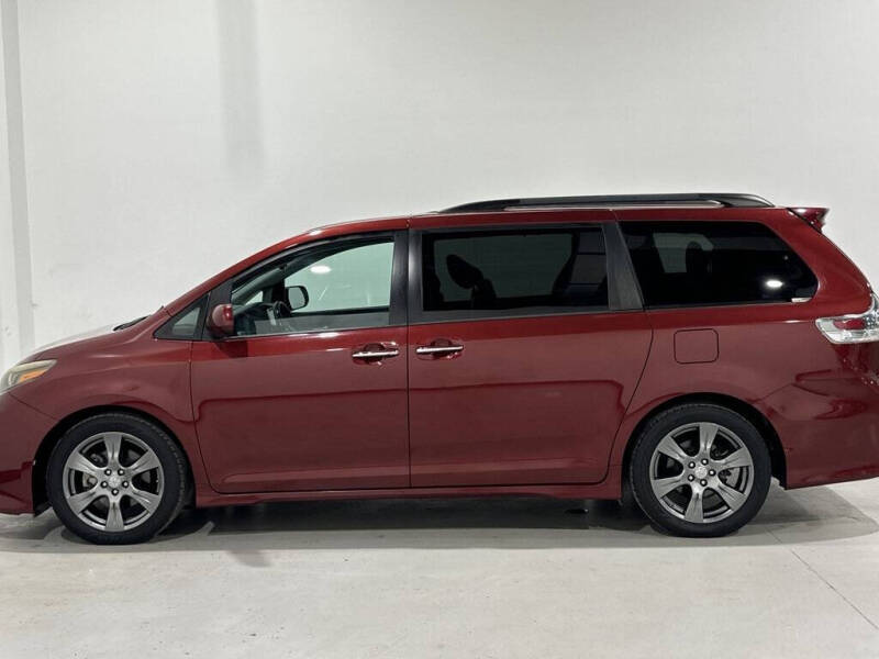 2017 Toyota Sienna SE Premium 8-Passenger