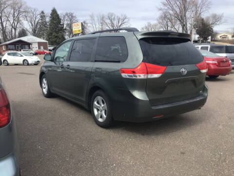 2012 Toyota Sienna LE 7-Passenger Auto Access Seat