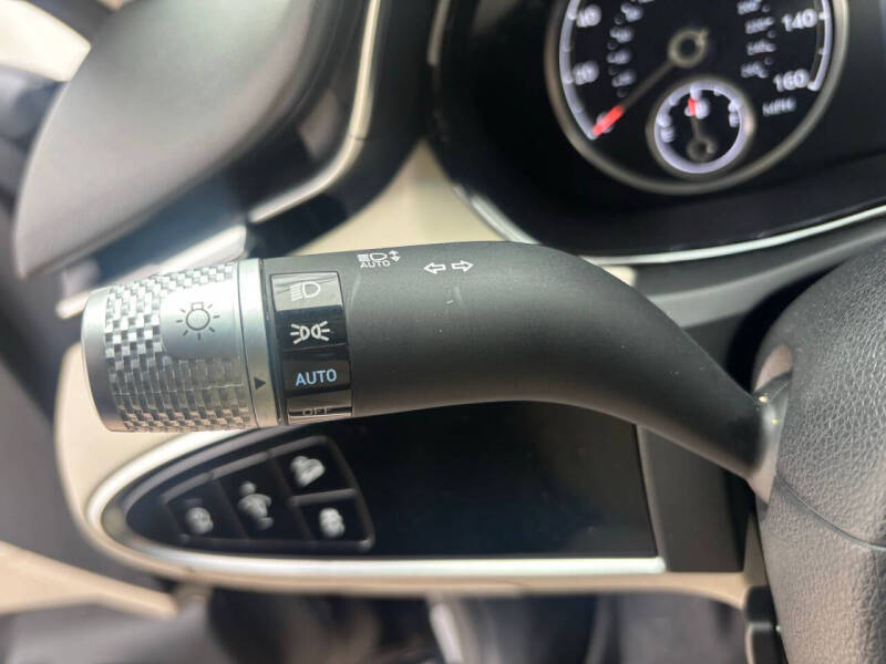 2023 Genesis GV70 2.5T Standard