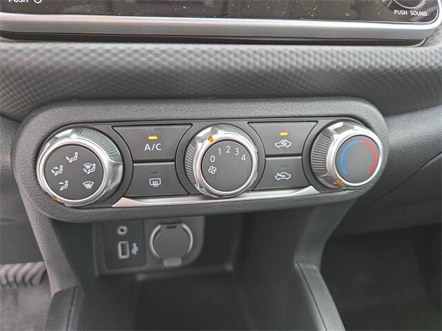 2025 Nissan Kicks Play S