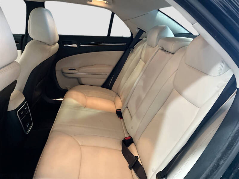 2023 Chrysler 300 Touring L