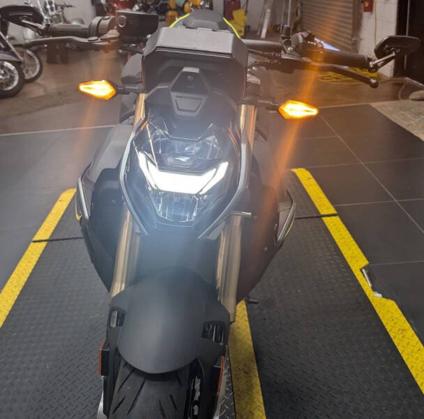 2023 BMW S 1000 R
