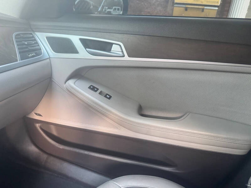 2015 Hyundai Genesis 5.0L