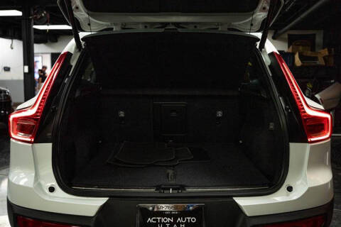 2024 Volvo XC40 B5 Plus Bright Theme