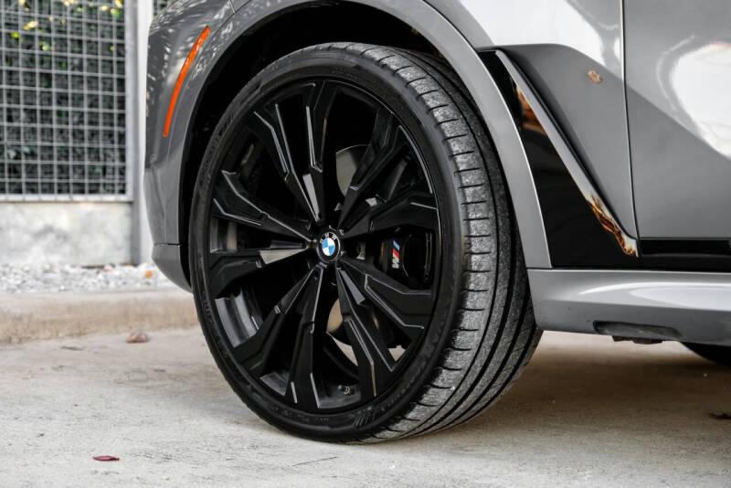 2023 BMW X7 M60i