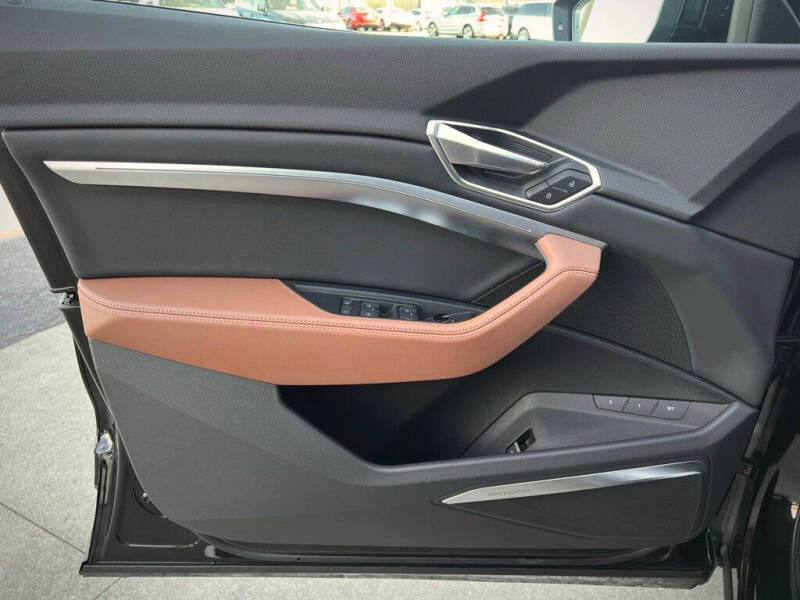 2023 Audi e-tron quattro Premium Plus