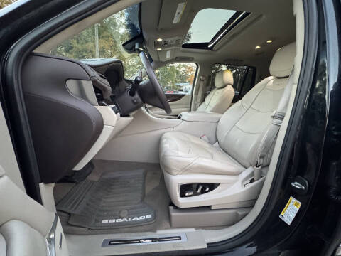 2017 Cadillac Escalade Luxury