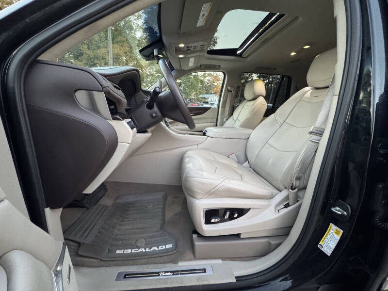 2017 Cadillac Escalade Luxury